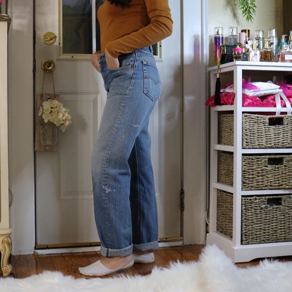 Vintage Mid-Rise Levi Jeans - Picture 4 of 6